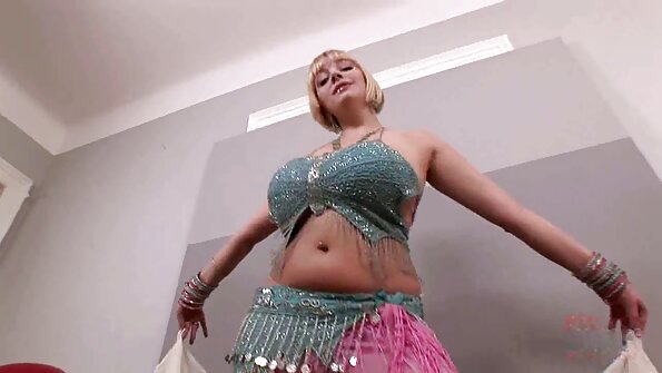 බ්ලැක් වින්කි විසින් ඩයික් කරන ලද සිසිලිං හොට් එබොනි