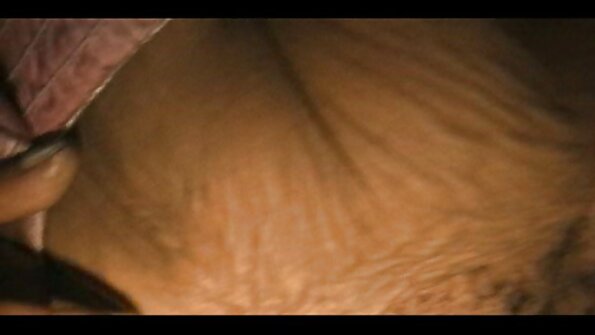 ස්මයිලි බබෙක් Izzy Lush ඇඳේ ඉස්කුරුප්පු කරයි