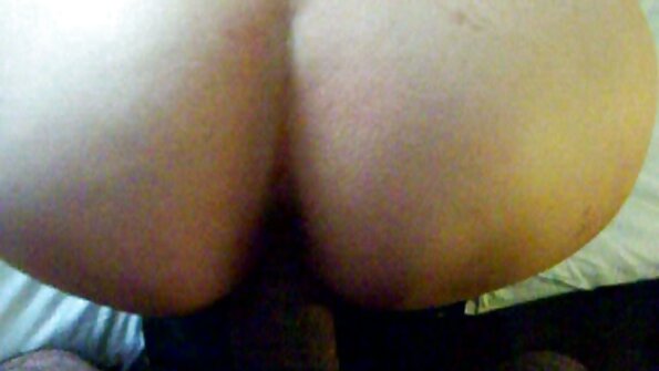 Curvy sluts Rose Monroe සහ Lilith Morningstar මාරුවෙන් මාරුවට කෙලවෙති