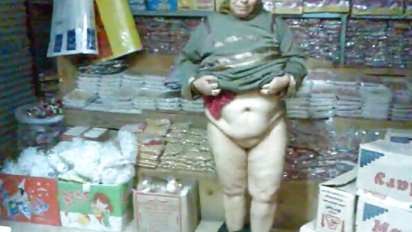 උණුසුම් MILF සෙරෆිනා විසින් උදෑසන ස්වයංවින්දනය