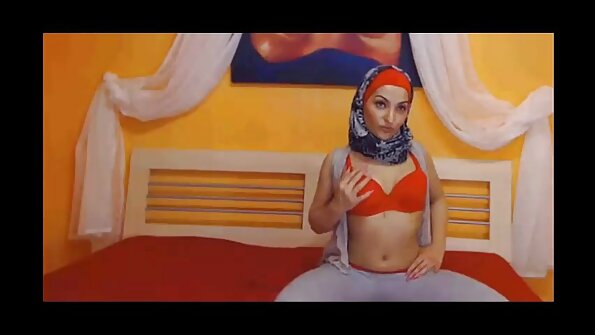 Lana Rhoades දැවැන්ත ඩෝං පිඹිමින් අමාරුවෙන් කෙලවෙයි