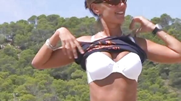 Sindy Lange Toy Fucks Her Shave Muff
