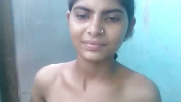Petite Zazie Skymm මිතුරෙකුගෙන් ගුද මගුලක් ලබයි