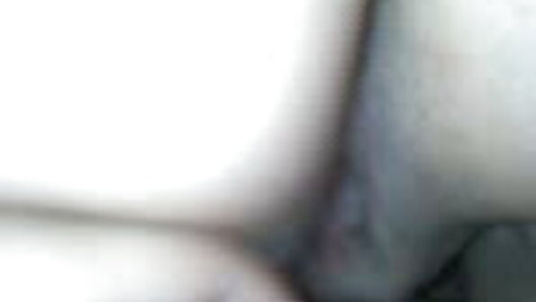 වටකුරු බූරුවෙකු සහිත දුඹුරු පැහැයක් ගනී