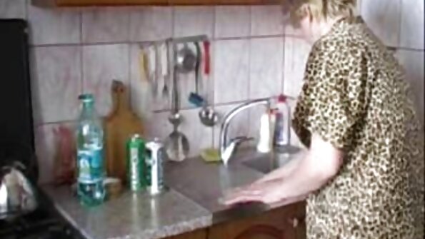 MILF Tara Holiday දැඩි යමක් ආශා කරයි